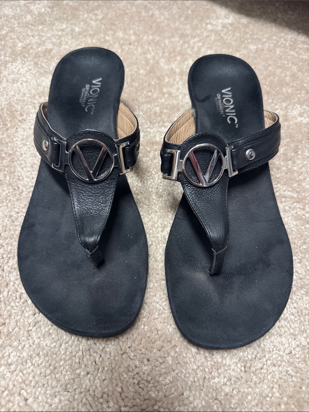 Vionic Black Leather Thong Sandals with Metal V Accent